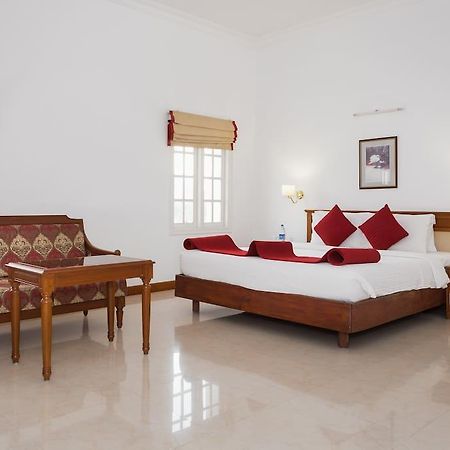 The Avenue Center Hotel Kochi Exterior photo