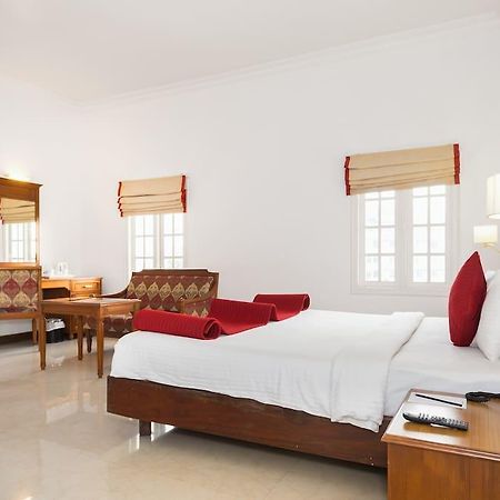 The Avenue Center Hotel Kochi Exterior photo