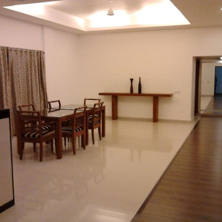 The Avenue Center Hotel Kochi Exterior photo