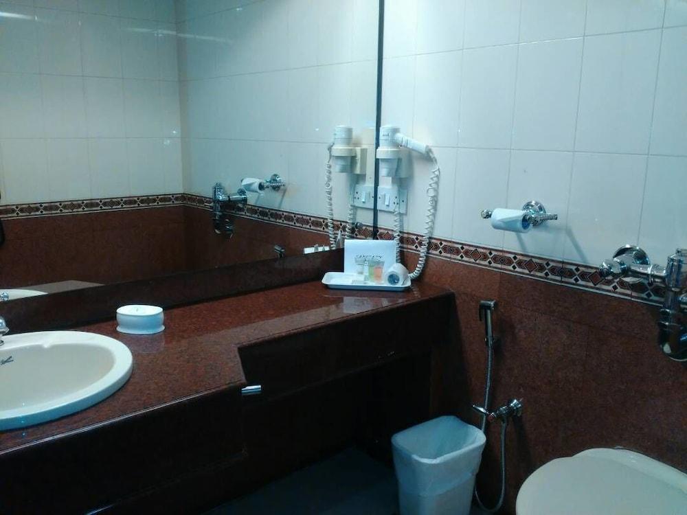 The Avenue Center Hotel Kochi Exterior photo
