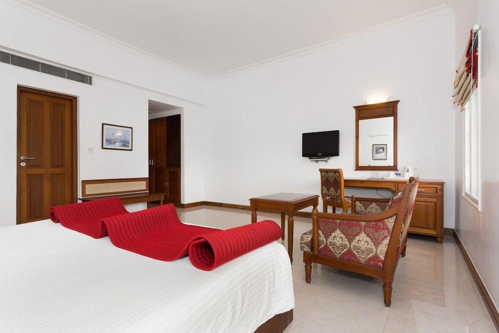 The Avenue Center Hotel Kochi Exterior photo