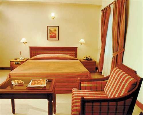 The Avenue Center Hotel Kochi Exterior photo