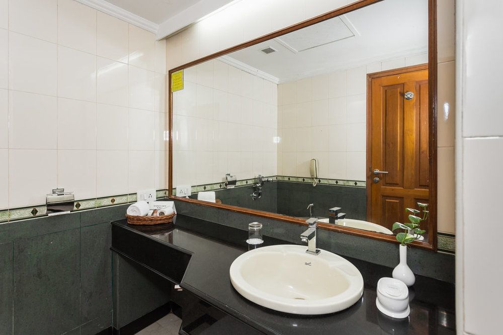 The Avenue Center Hotel Kochi Exterior photo