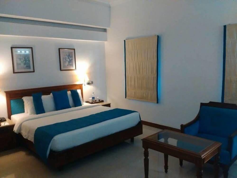 The Avenue Center Hotel Kochi Exterior photo