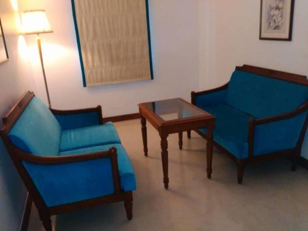 The Avenue Center Hotel Kochi Exterior photo