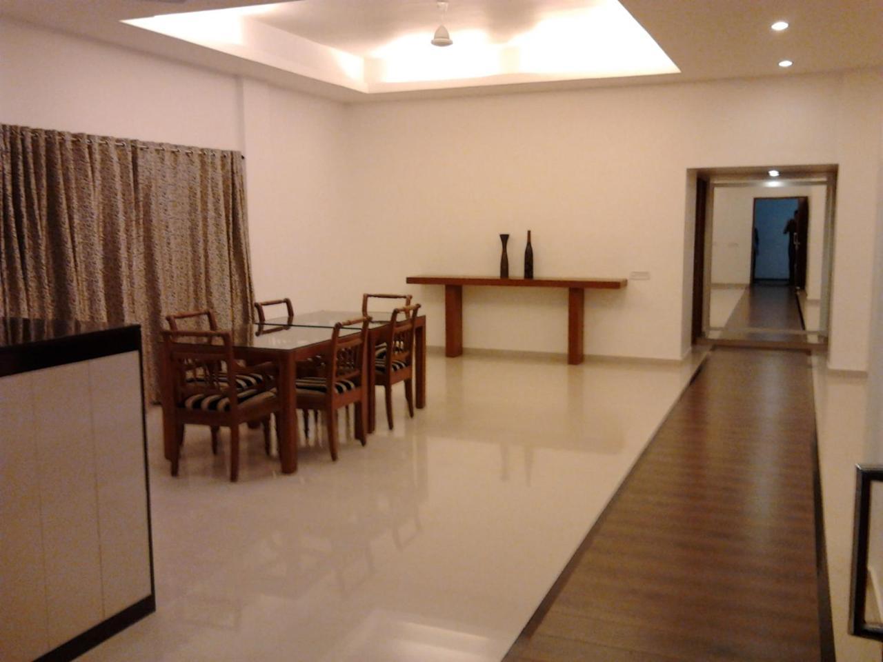 The Avenue Center Hotel Kochi Exterior photo