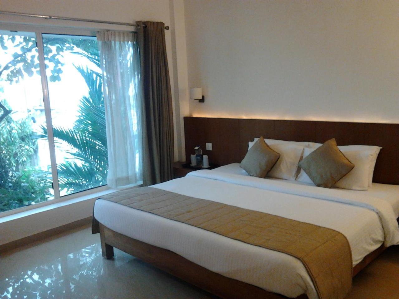 The Avenue Center Hotel Kochi Exterior photo