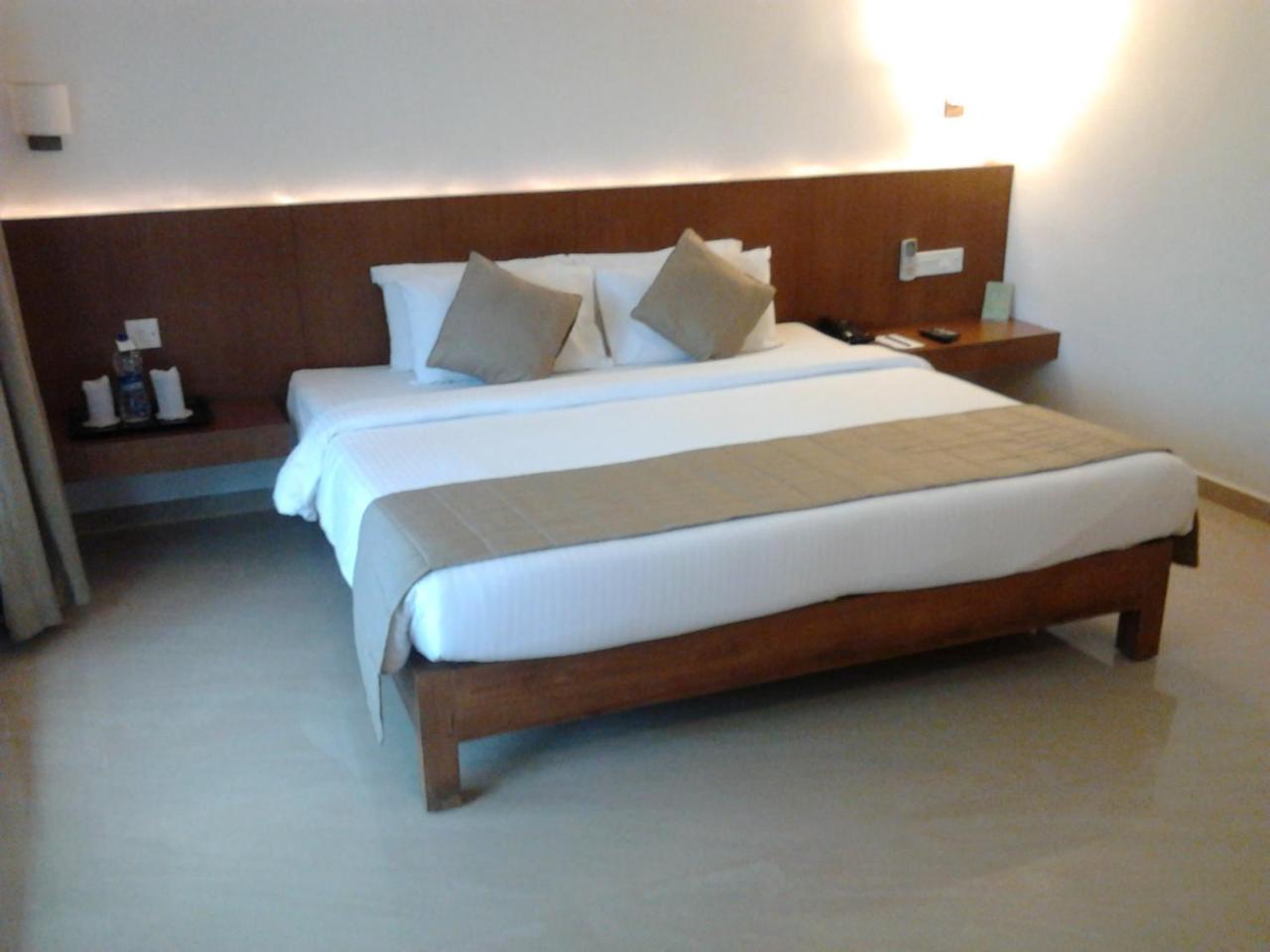 The Avenue Center Hotel Kochi Exterior photo