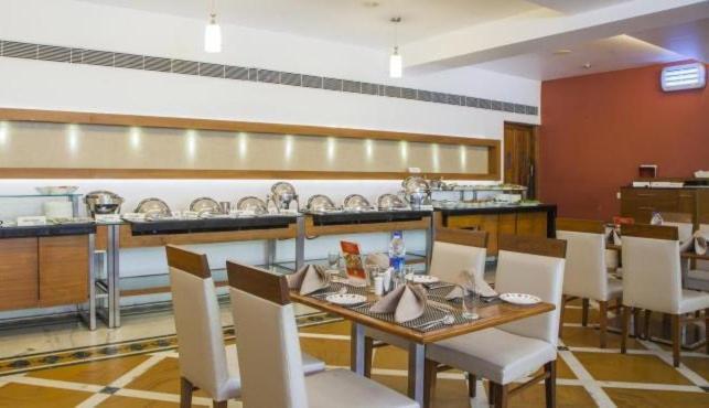 The Avenue Center Hotel Kochi Exterior photo